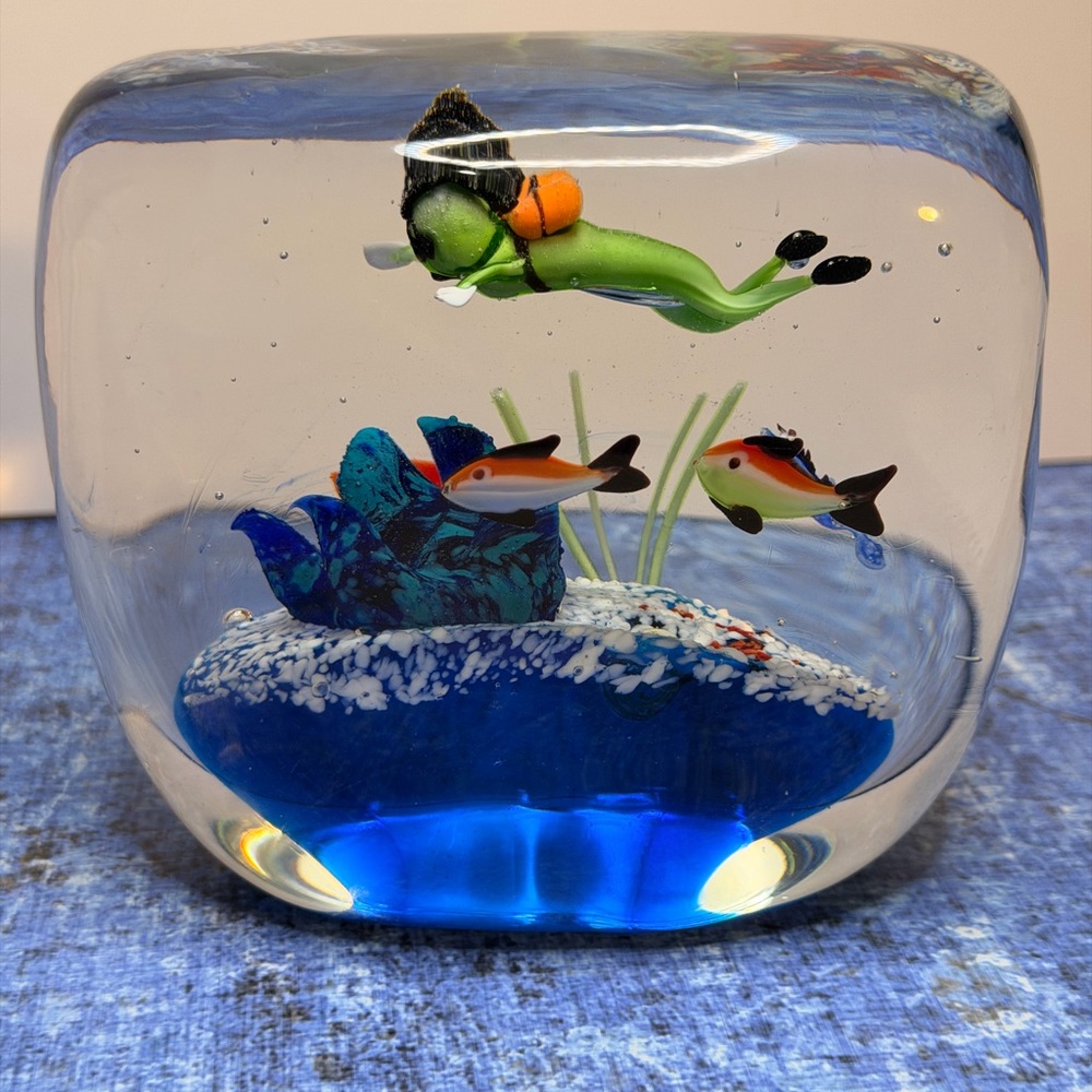 Art Glass Aquarium Paperweight “Under The Sea” - Picture 3 of 6